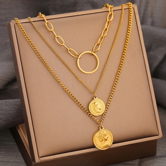 Multilayered Queen Coin Portrait Pendant Necklace - Picture 2 of 5